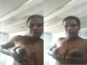 Today Exclusive-Tamil Bhabhi Showing Boobs