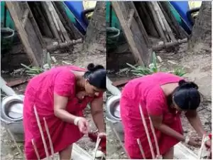 Exclusive- Desi Aunty Boob Visible While Cleaning Cloths