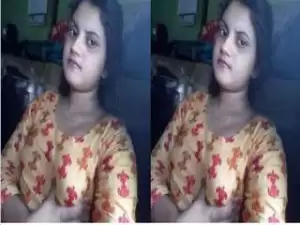 Today Exclusive- Cute Desi Girl Showing Her Boobs And Pussy