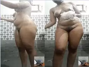 Today Exclusive- Desi Girl Showing Her Bathing On Video Call
