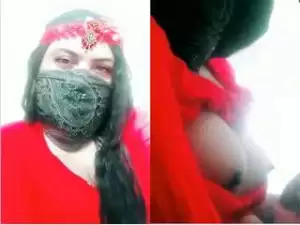 Today Exclusive- Sexy Desi Girl Showing Her Boobs Part 1