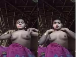 Today Exclusive- Desi village Girl Showing Her Boobs And Pussy