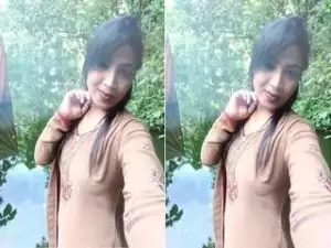 Today Exclusive-Sexy Desi Girl Showing her Nude Body On Video Call