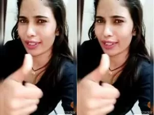 Today Exclusive- Desi Girl Showing Her Boobs