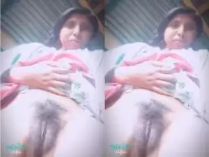 Today Exclusive-Nepali Girl Showing Pussy