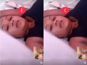 Today Exclusive-Lankan Wife Showing Her Boobs and Pussy to Lover On Video Call