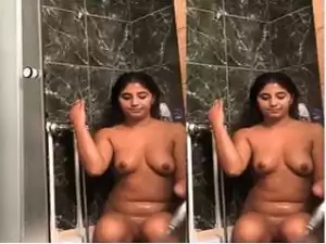 Today Exclusive-Sexy NRI Girl Bathing part 1