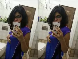 Today Exclusive- Sexy Desi Girl Showing Her Boobs Part 2