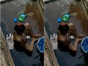 Today Exclusive- Cute Desi girl OutDoor Bathing