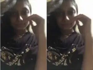 Today Exclusive- Cute Desi girl Showing her Boobs