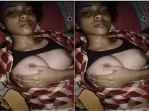 Today Exclusive- Cute Desi Girl Showing Her Boobs