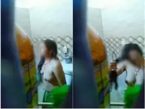 Today Exclusive- Sexy Desi Bhabhi Bathing Record In Hidden Cam