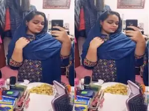 Today Exclusive-Sexy Paki Girl Showing Her Boobs and Pussy