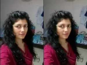 Today Exclusive- Sexy Paki Girl Showing Her Boobs