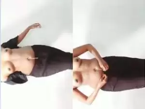 Today Exclusive-Desi Girl Showing Her Boobs