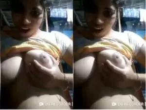 Today Exclusive- Village Bhabhi Showing Her Boobs