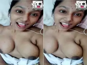 Today Exclusive- Cute Tamil Girl Showing Her Boobs Part 2