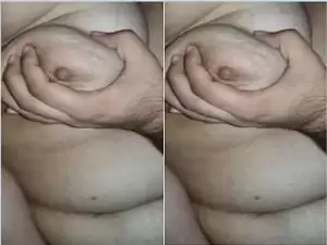 Today Exclusive- Sexy Paki Wife Boob pressing And Blowjob