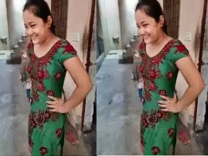 Today Exclusive- Cute Desi Girl Nude Dancing