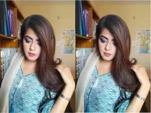 Today Exclusive- Horny Desi Girl Sucking Her Boobs