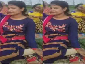 Today Exclusive- Desi Girl Showing Her Boobs