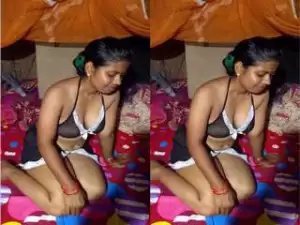Today Exclusive- Boudi Showing Her Boobs and Pussy part 1