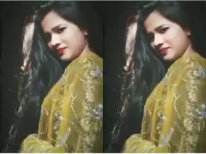 Today Exclusive- Desi Shy Girl Showing Her Boobs to lover On Video Call