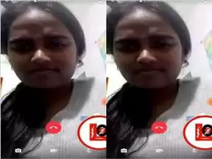 Today Exclusive- Desi Girl Showing Her Boobs on Video Call