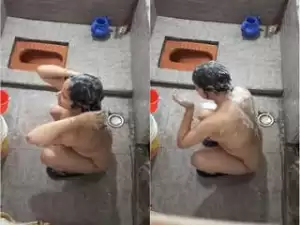 Today Exclusive- Desi Bhabhi Bathing Record In Hidden Cam Part 1