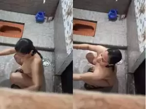 Today Exclusive- Desi Bhabhi Bathing Record In Hidden Cam Part 2