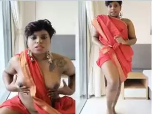 Today Exclusive- Horny NRI Tamil Model Showing Boobs and Pussy