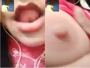Today Exclusive-Horny Desi Girl Showing Her Boobs and Pussy