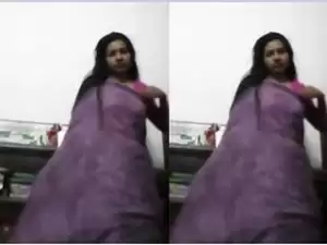 Today Exclusive -Cute Desi Girl Showing Her Boobs
