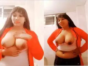 Today Exclusive- Horny Desi Girl Showing Her Boobs and