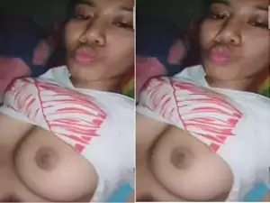Today Exclusive- Cute Desi Girl Showing Her Boobs