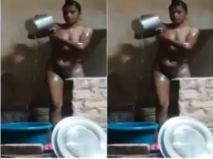 Today Exclusive- Desi Girl Bathing Record By Bf