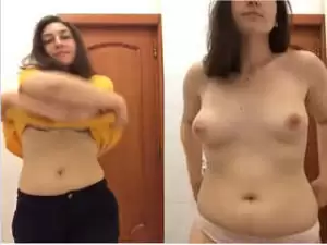 Today Exclusive- Sexy Nri Girl Strip her Cloths and Showing Nude Body