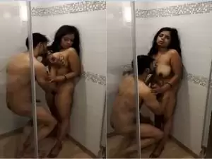 Today Exclusive- Horny Bhabhi Boob Sucking By Dewar In Bathroom