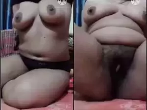 Today Exclusive- Sexy Figure Desi Girl Showing Her Boobs and Pussy