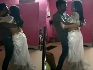 Today Exclusive- Sexy Call Girl Dancing With Customer