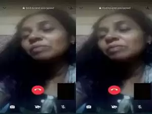 Today Exclusive- Mallu Bhabhi Showing Her Boobs Part 3