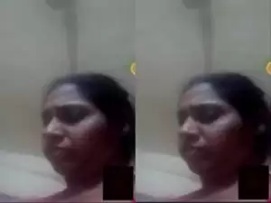 Today Exclusive- Mallu Bhabhi Showing Her Boobs Part 4