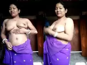 Today Exclusive- Boudi Showing Her Boobs and Pussy