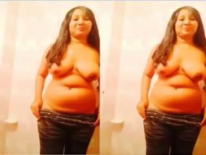 Today Exclusive- Sexy Desi Wife Nude Video Record By hubby For Fans Part 1