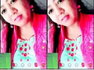 Today Exclusive-Sexy Desi Girl Pressing Her Brest