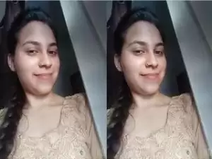Today Exclusive -Desi Girl Showing Her Boobs on Video Call