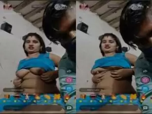 Today Exclusive -Sexy Bhabhi Showing Her Boobs on Tango Show
