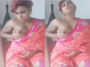 Today Exclusive- NRI Tamil Girl Play with Boobs