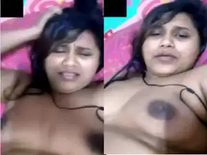 Today Exclusive- Sexy Lankan Bhabhi Showing her Boobs on Video Call Part 2