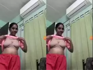 Today Exclusive- Sexy Bhabhi Showing Boobs On Video Call